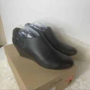 Clarks Womens Wedge Brielle Hip Black size 8.5 with Box